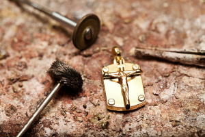 Gold jewelry with silver tarnish being fixed by a jewelry cleaner